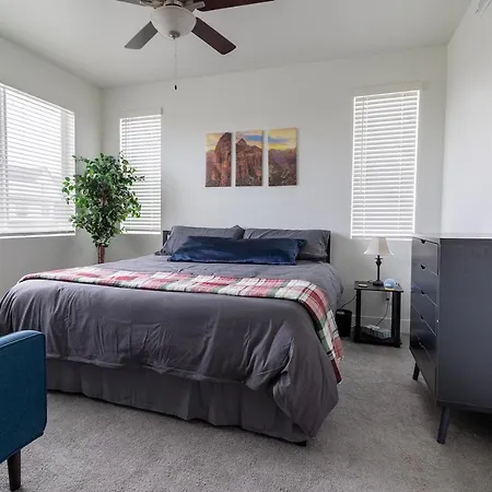 3 Bedroom Condo, Pool, Perfect For Families, Free Parking, Free Fast Wi-Fi